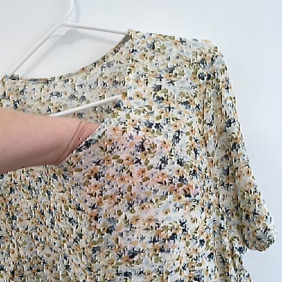 NEW NWT TORRID 2 Plus Size Stretch Mesh Crew Neck Ruched Top White Blue Floral - Picture 8 of 12